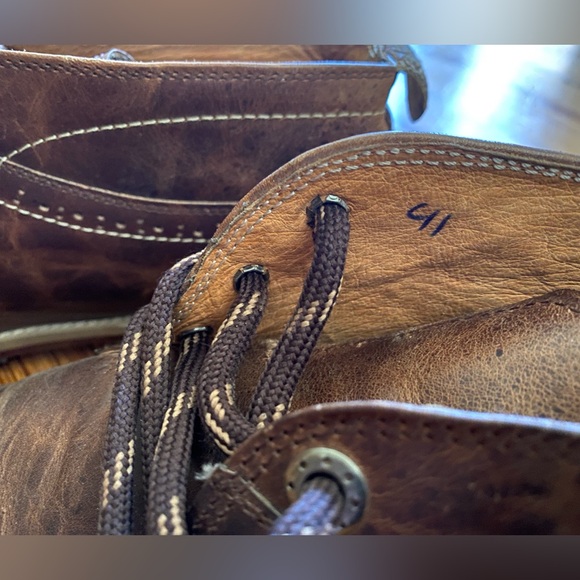 High end, artisan constructed, handmade leather Chukka boots. - Picture 4 of 9